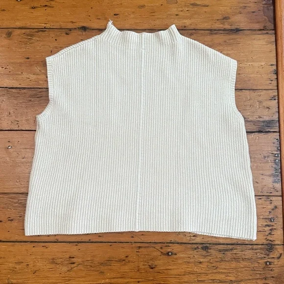 Sleeveless Cream Knit Top - Picture 3 of 3